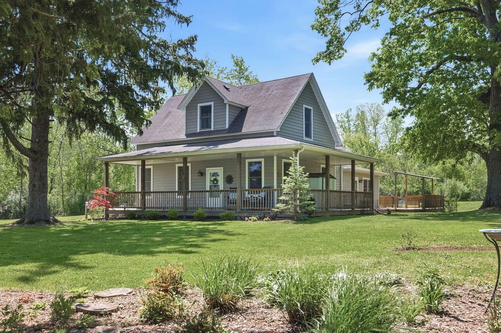 7780 W East Road, Chikaming township
