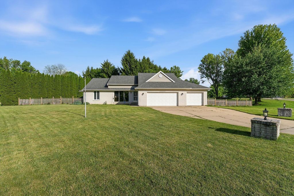 22401 Happy Drive, Cassopolis