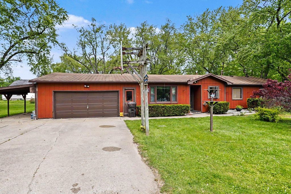 8223 Forest Beach Road, Watervliet township