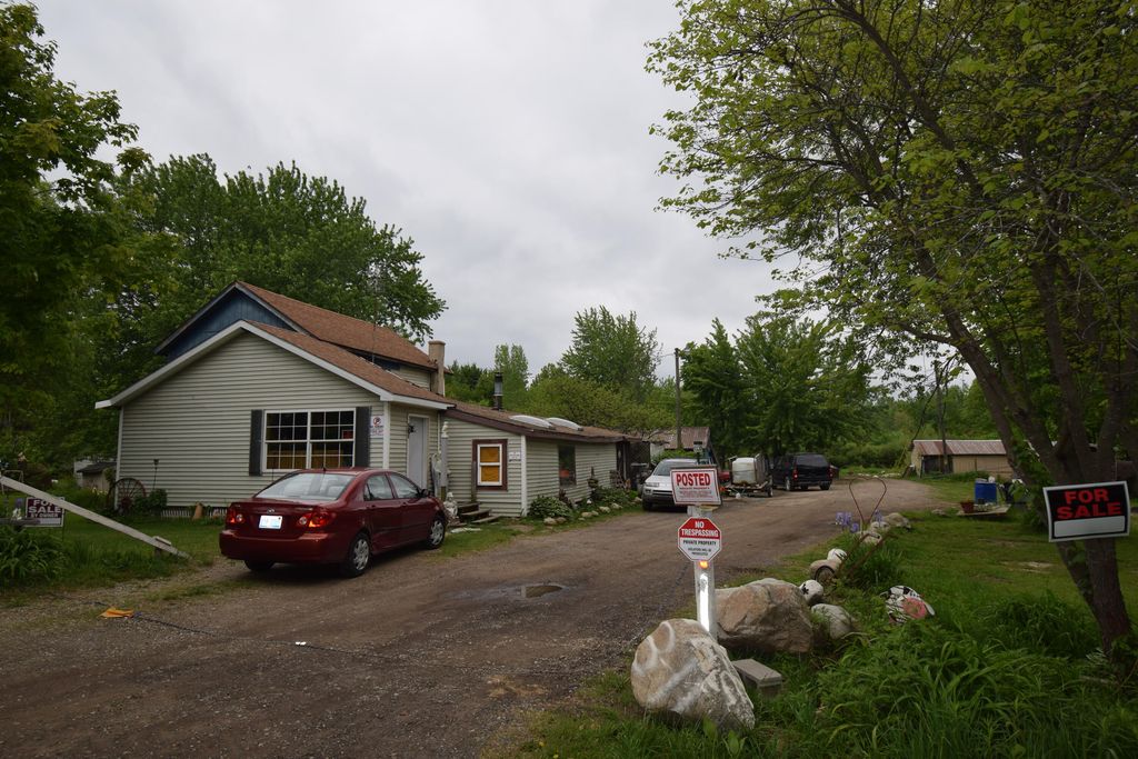 76842 48th Avenue, Covert township