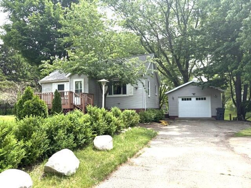 67741 County Road 388, Geneva township