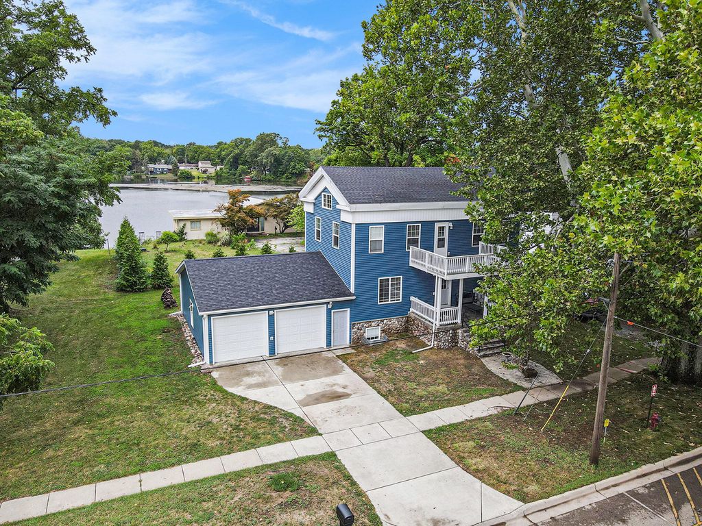 115 N Gremps Street, Paw Paw village