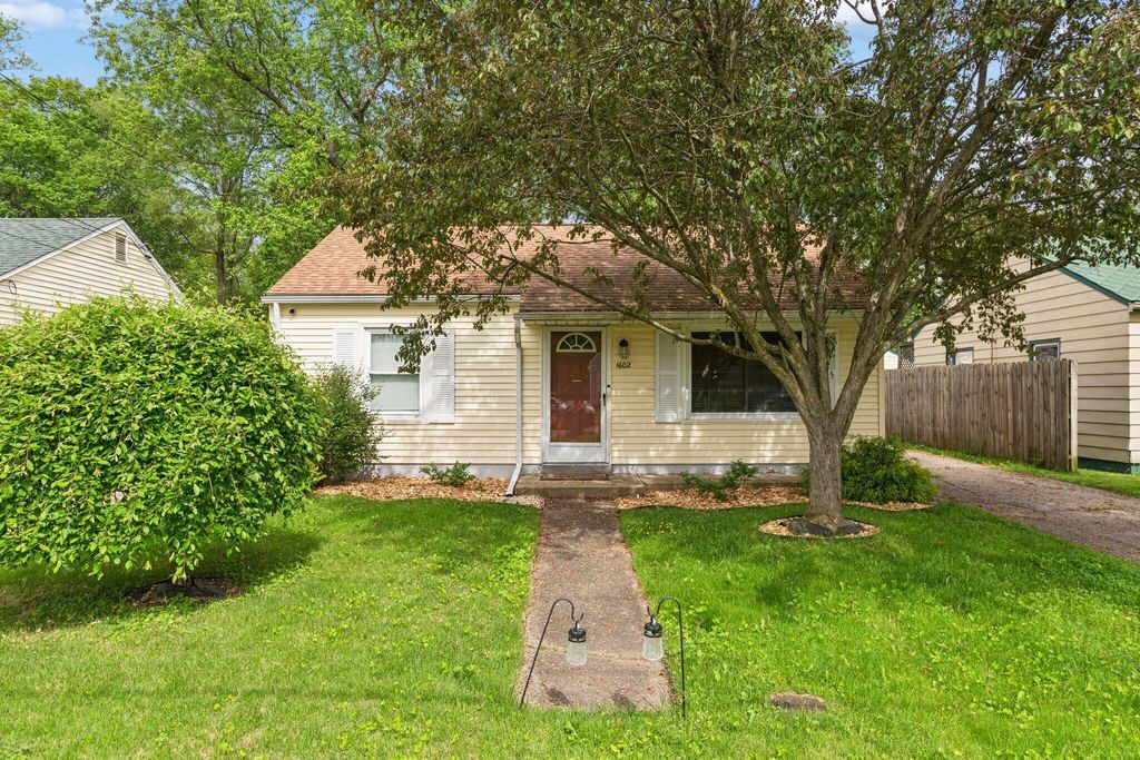 1602 Baker Drive, Kalamazoo charter township