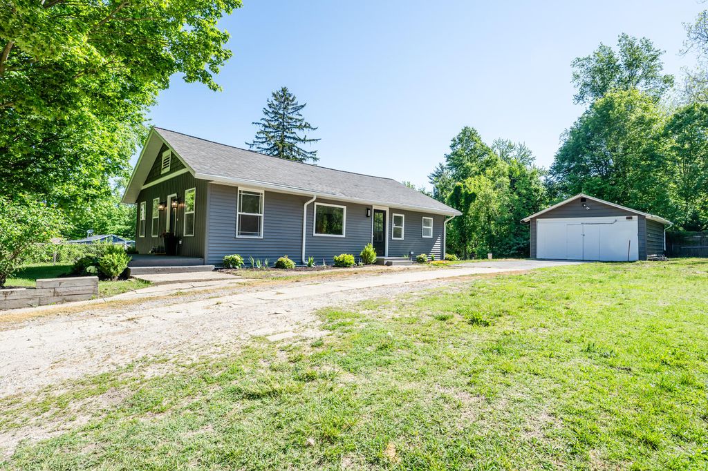 6027 Superior Street, Hagar township