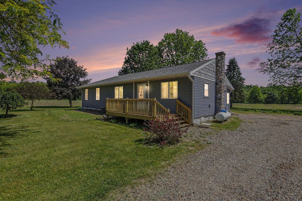 22111 Dutch Settlement Street, LaGrange township