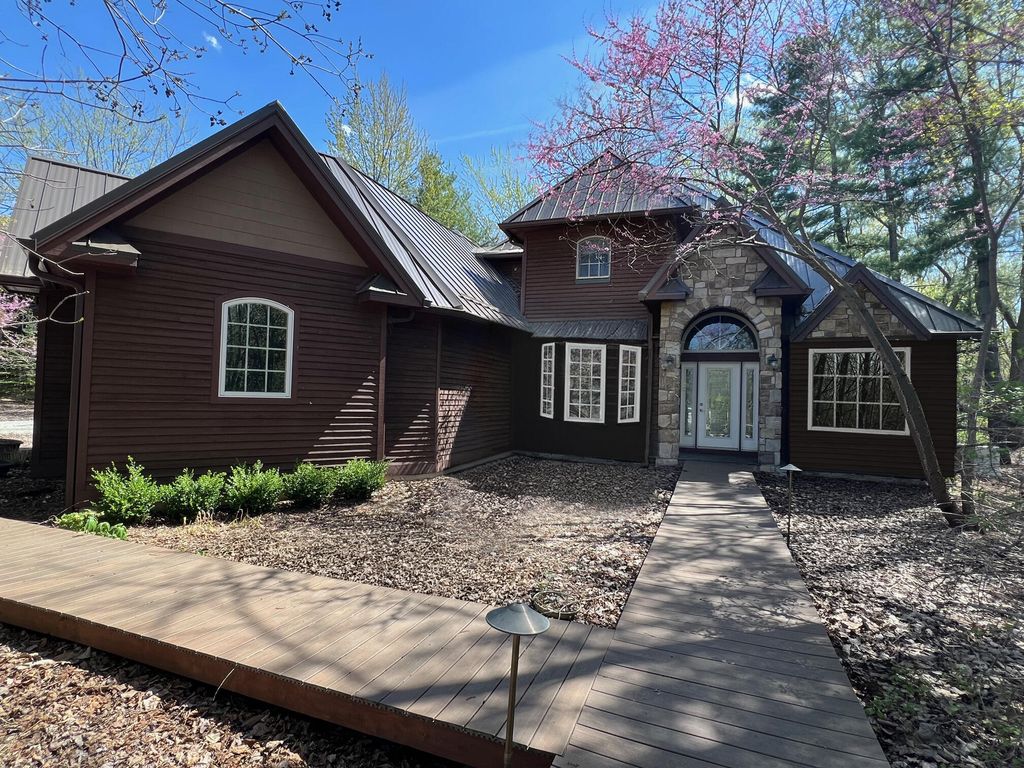 5650 Lily Lane, Sawyer