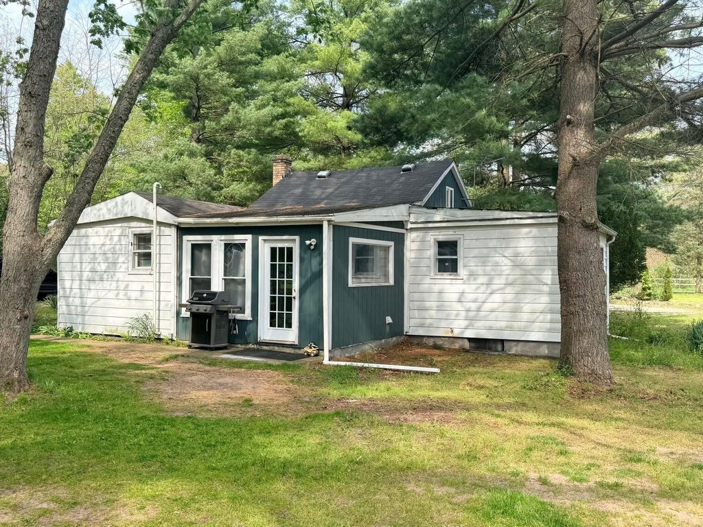 2032 S 17th Street, Niles township