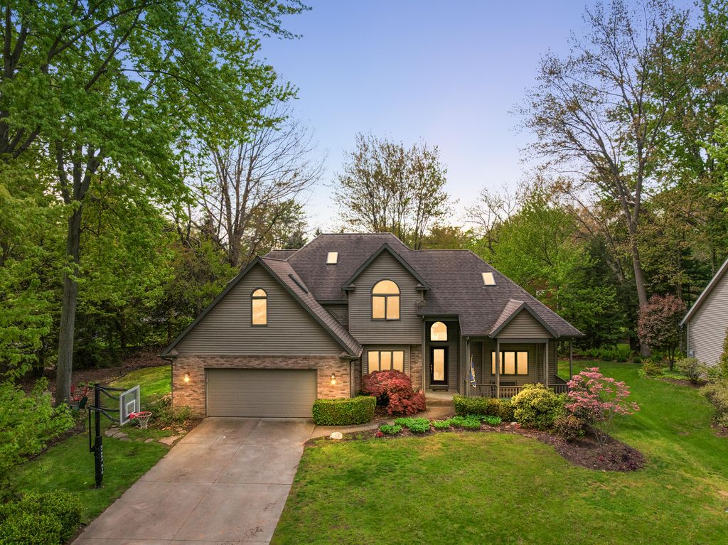 2110 Wooded Way, Lincoln charter township