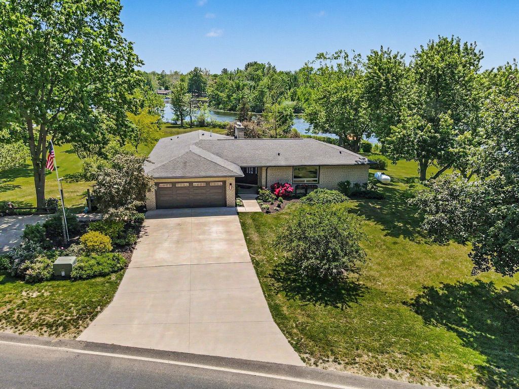 47233 Cr 380, Columbia township