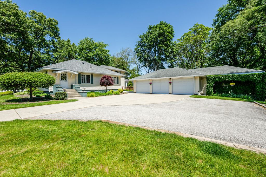 5221 Ridge Road, Lincoln charter township