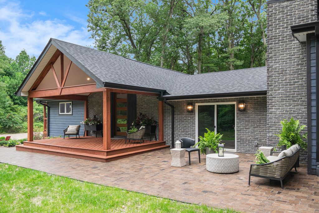 9325 Matthews Road, Chikaming township