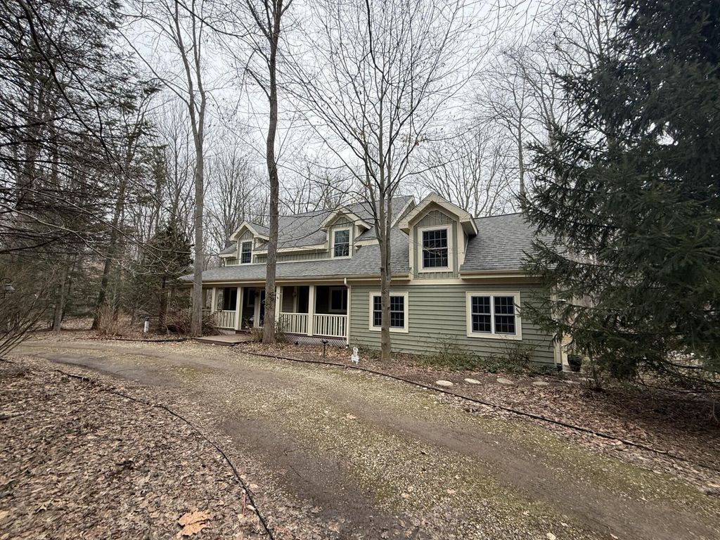 13217 Three Oaks Road, Chikaming township