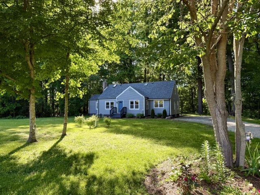16002 Lakeside Road, Chikaming township