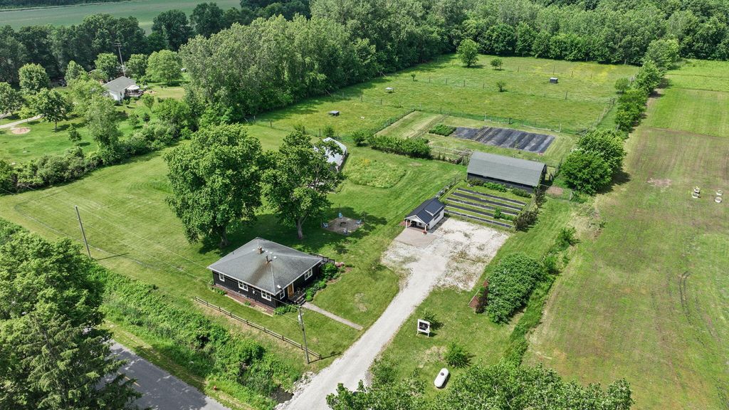 9962 Holden Road, Lake charter township