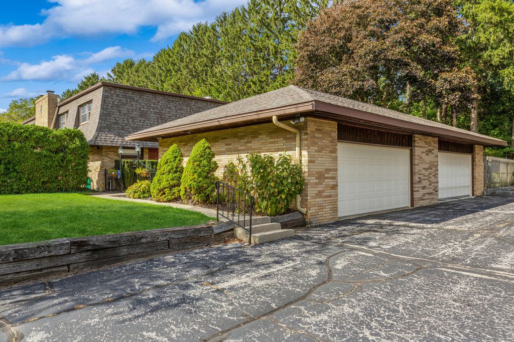 2727 S Lakeshore Drive Unit: C11, St. Joseph