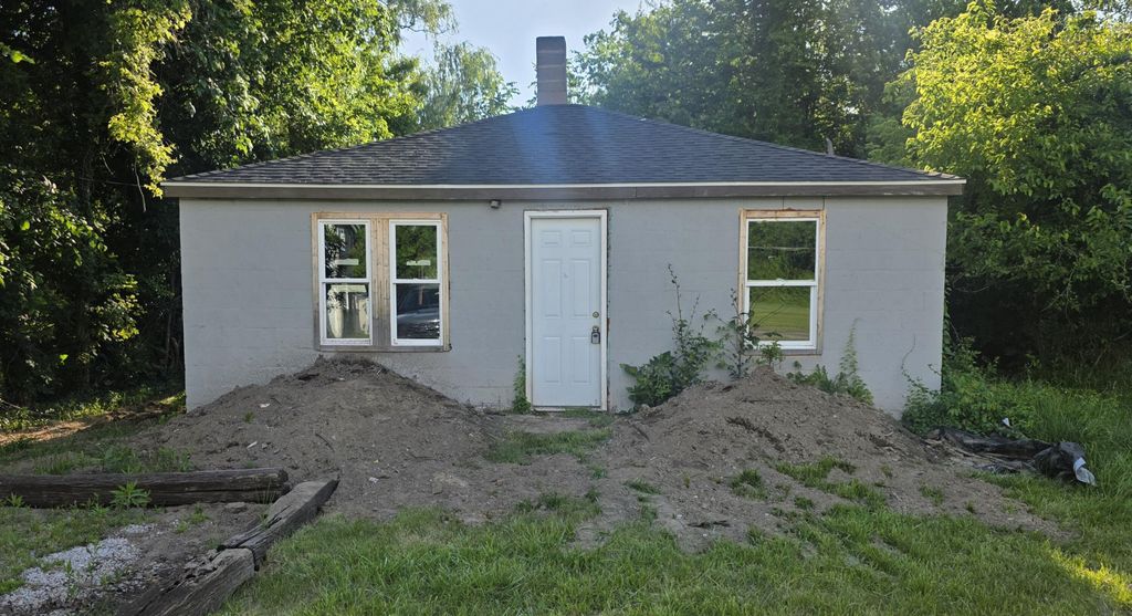 336 S Crystal Avenue, Benton charter township