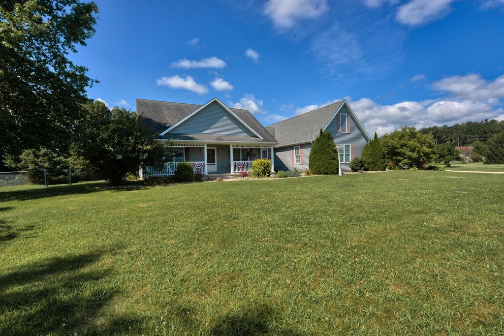 3860 Gateway Lane, Bertrand township