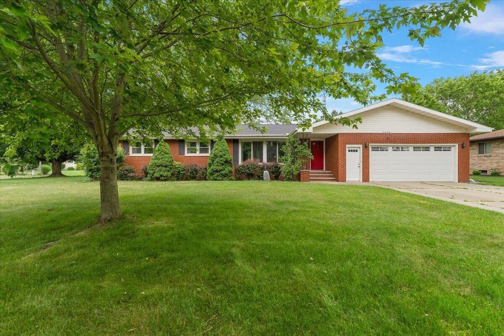 5866 Ponderosa Drive, Lincoln charter township