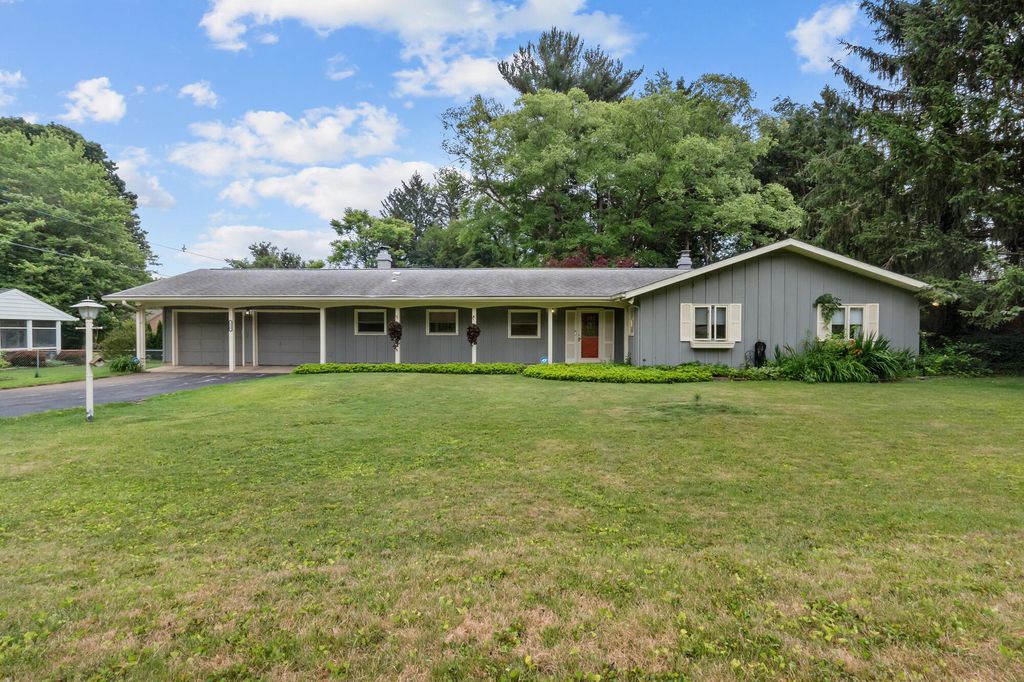 1005 Sassafras Lane, Niles township