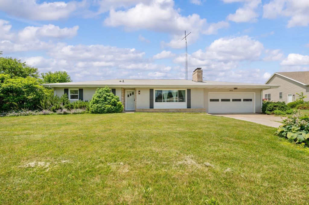 8956 Maplewood Drive, Oronoko charter township