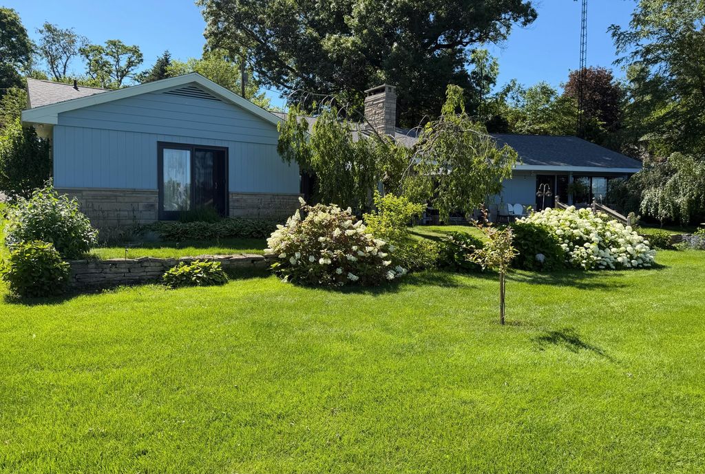 55895 Inn-d-inn Drive, Silver Creek township