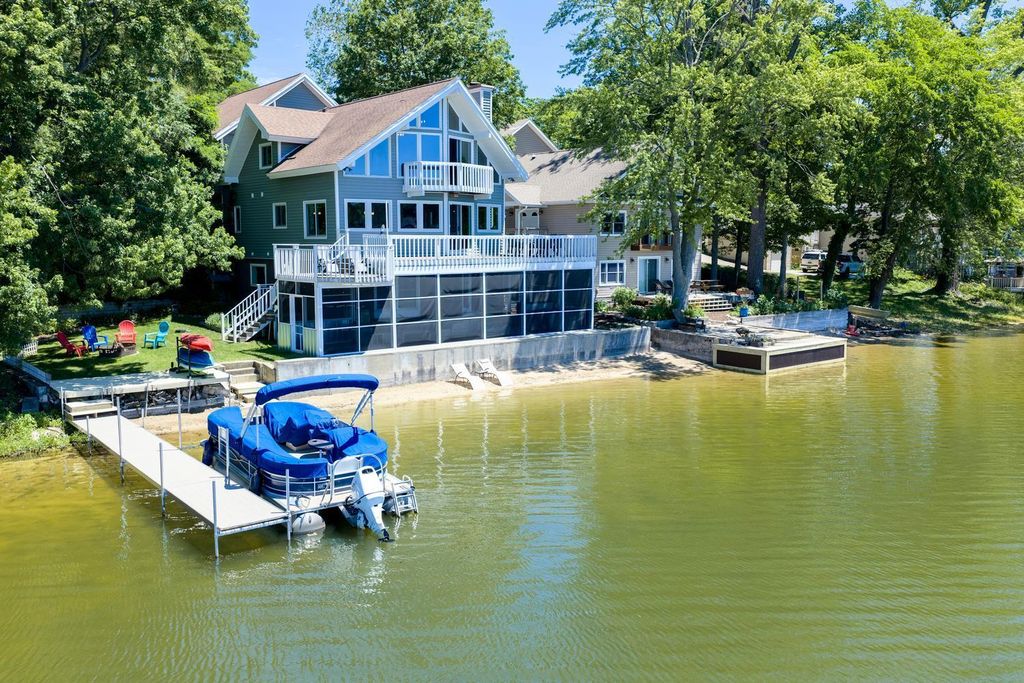 68388 Dailey Road, Ontwa township