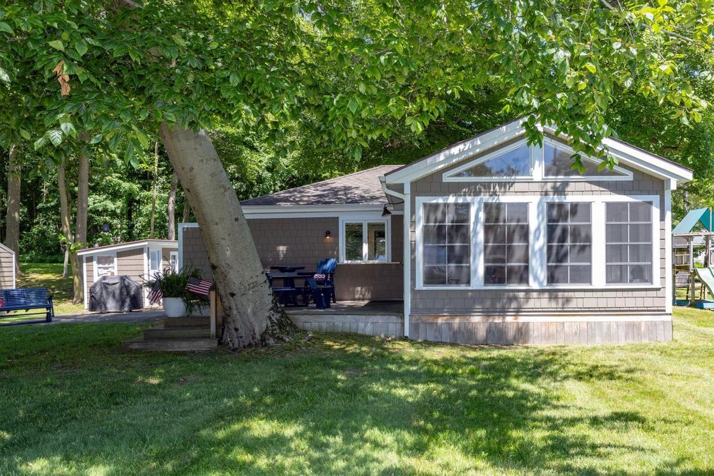 61626 Lagoon Drive, Penn township