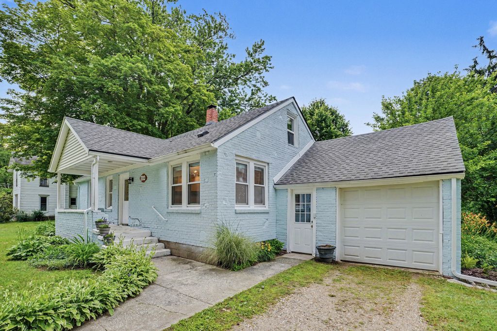 220 E James Street, Lawrence village