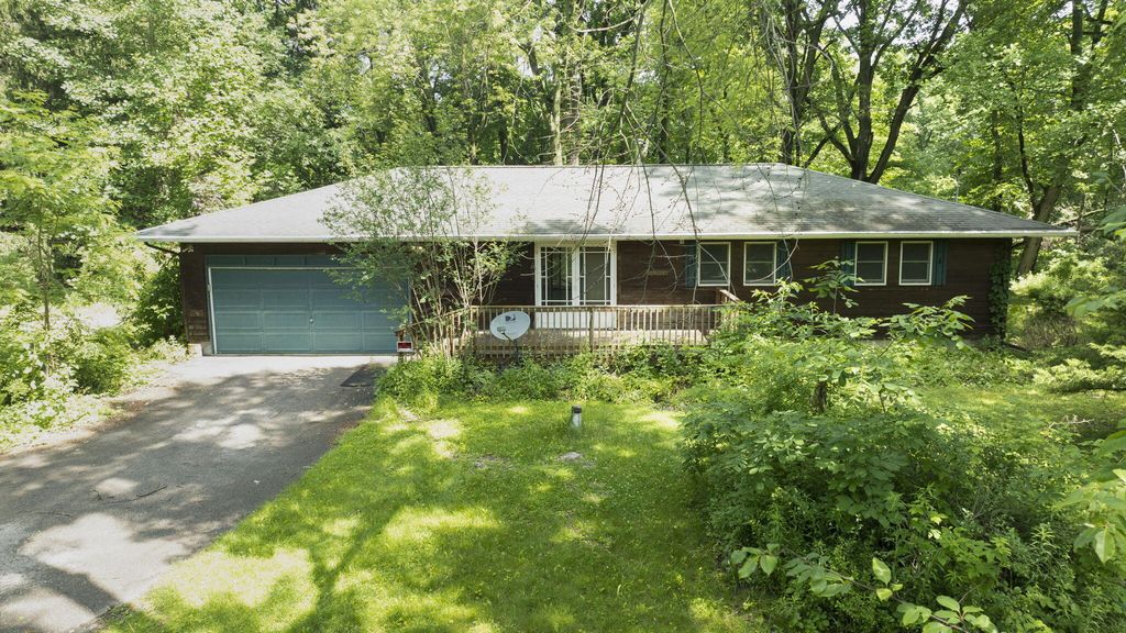 16053 Lakeside Road, Chikaming township