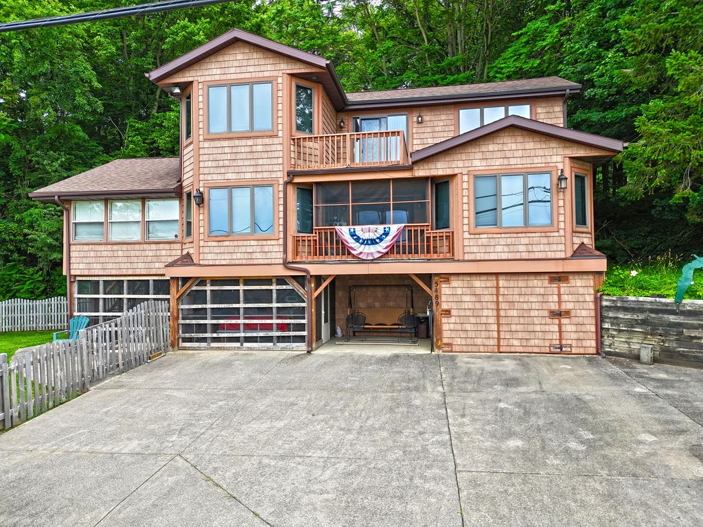 54891 Indian Lake Road, Silver Creek township