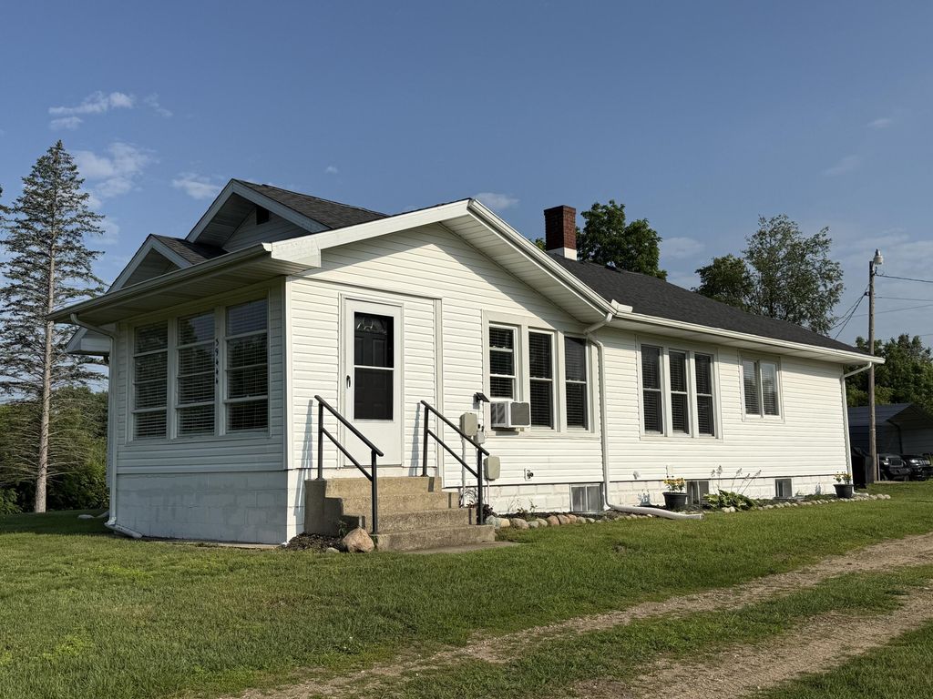 39444 6th Avenue, Bloomingdale township