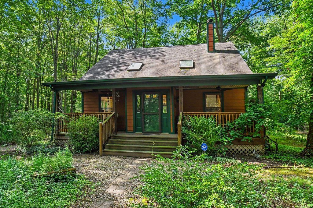 13189 Three Oaks Road, Chikaming township