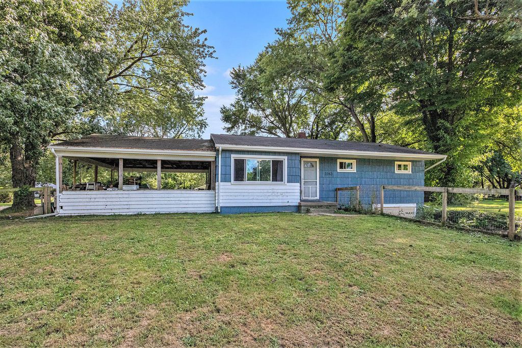 2262 Warren Road, Howard township