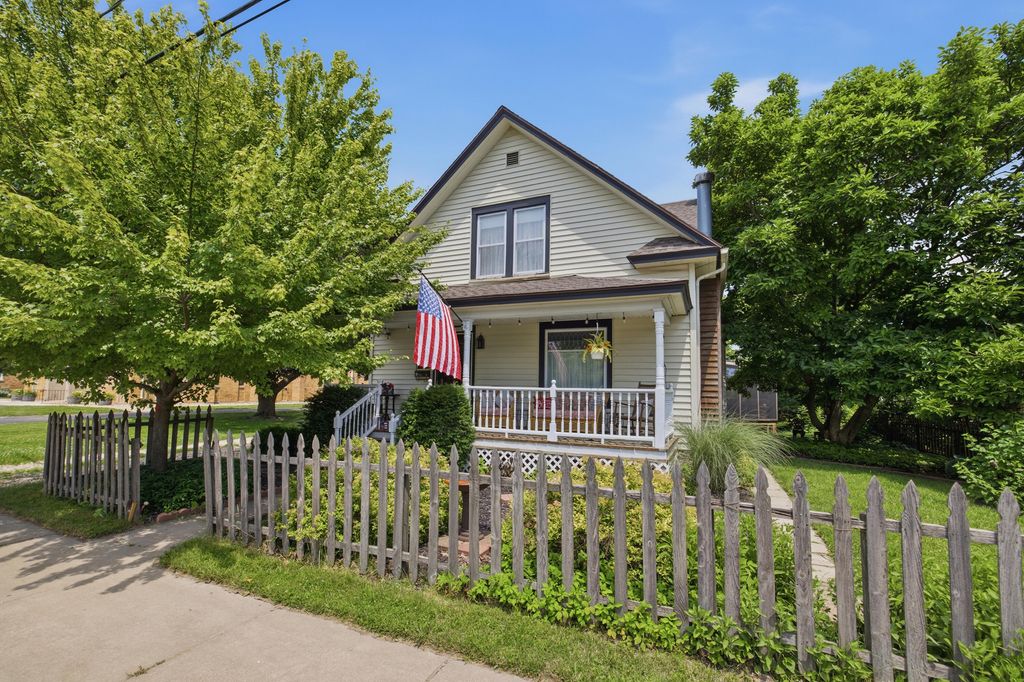 24 W Ash Street, Three Oaks village