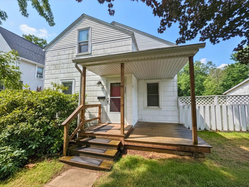 928 Phoenix Street, South Haven city