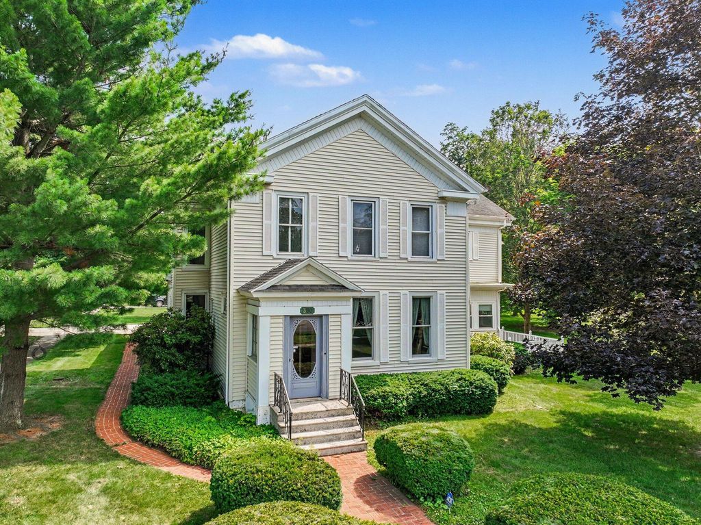 380 Centreville Road, Constantine village