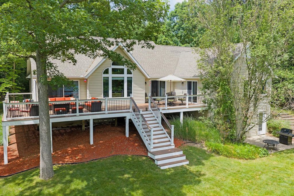 55526 S Thompson Lane, Park township