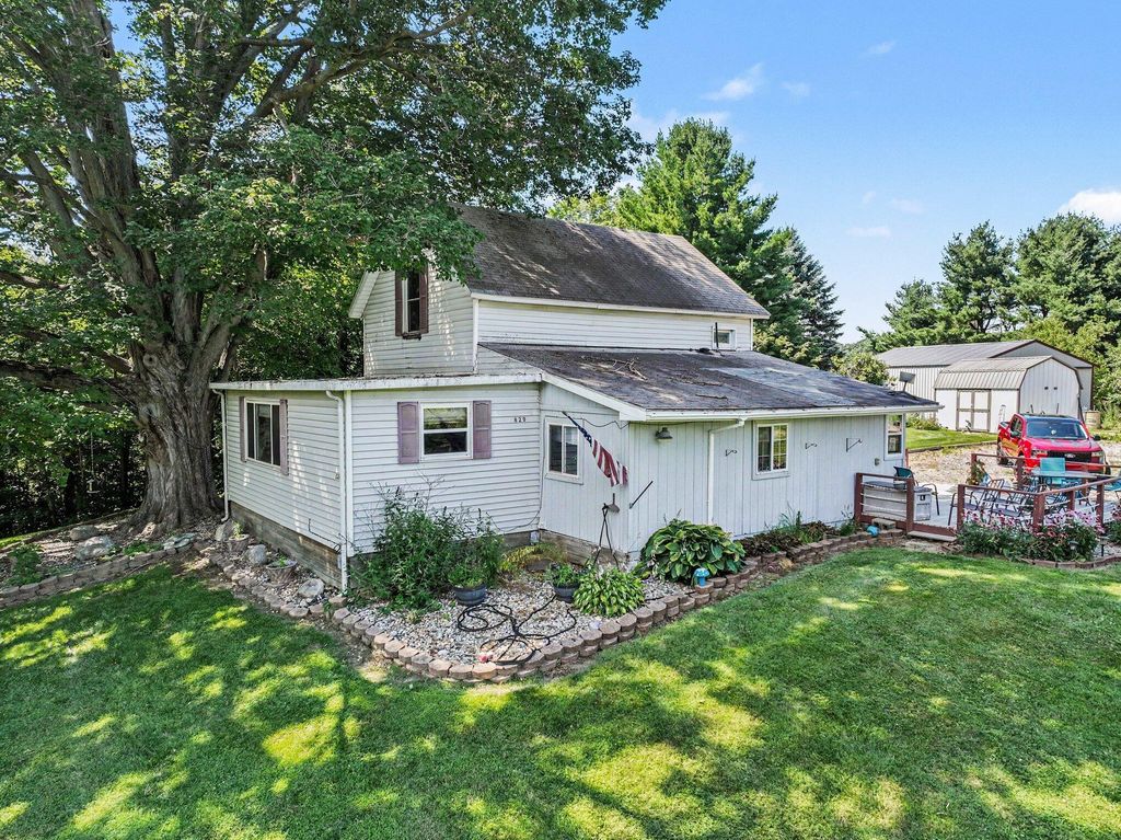 829 E Wagner Road, Buchanan township