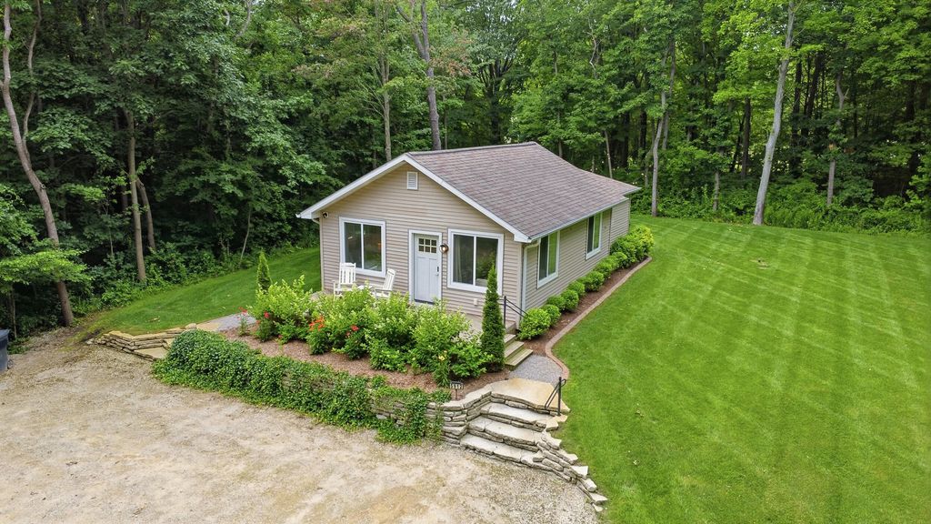 5912 Madison Street, Hagar township