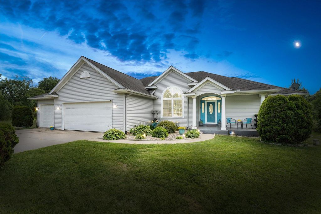 17883 Paradise Lake, Calvin township
