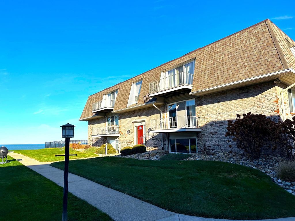 3620 Lakeshore Drive Unit: F3, St. Joseph