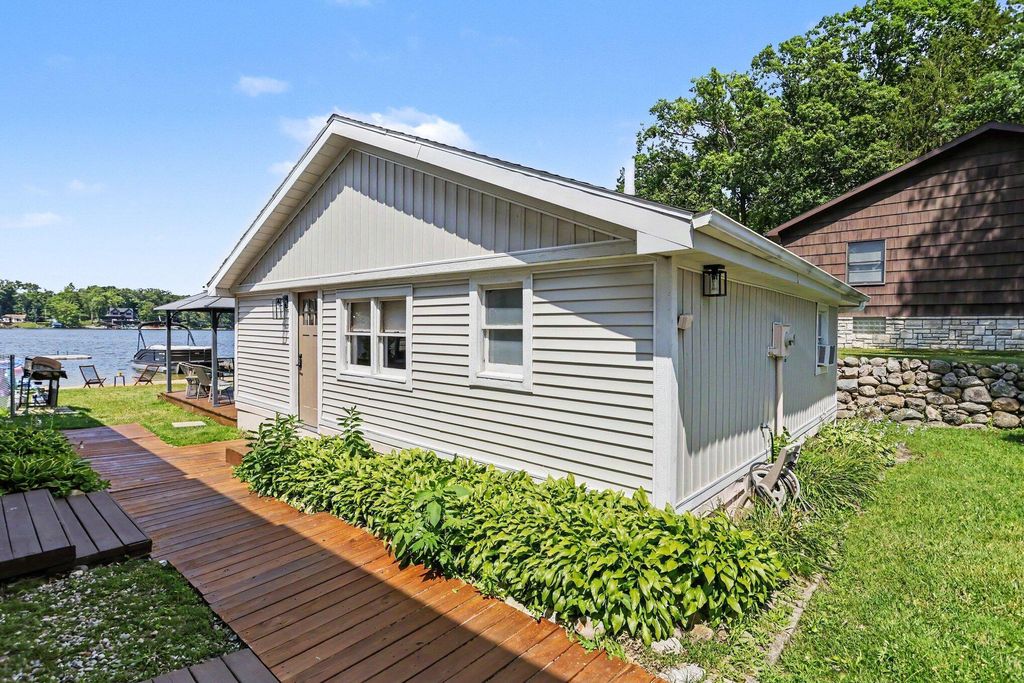 67560 95th Avenue, Keeler township