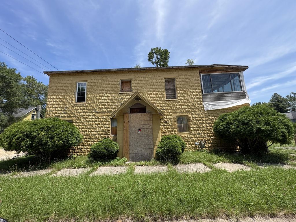 817 Thresher Avenue, Benton Harbor city