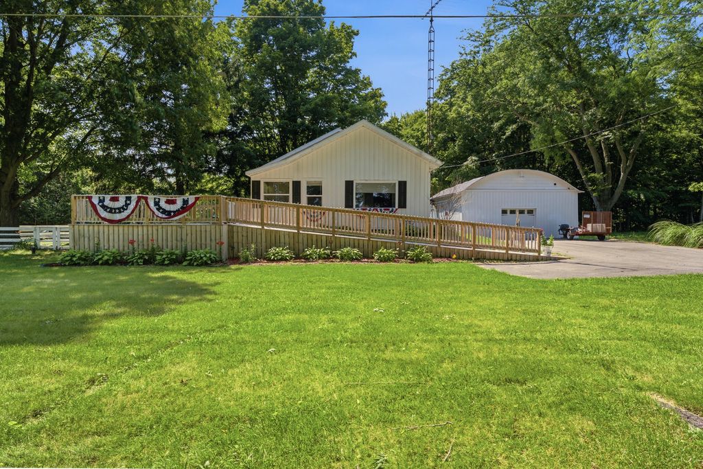4136 Pier Road, Hagar township