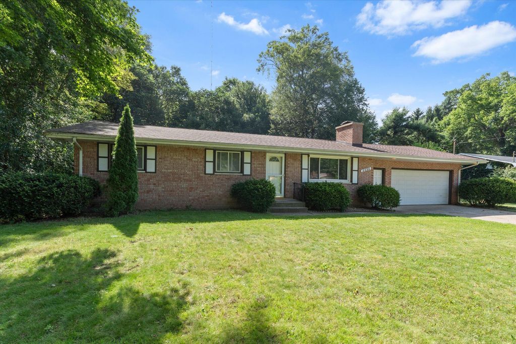 8696 Maplewood Drive, Oronoko charter township