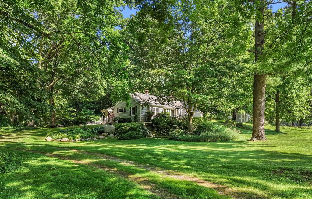 5515 Kaiser Road, Chikaming township