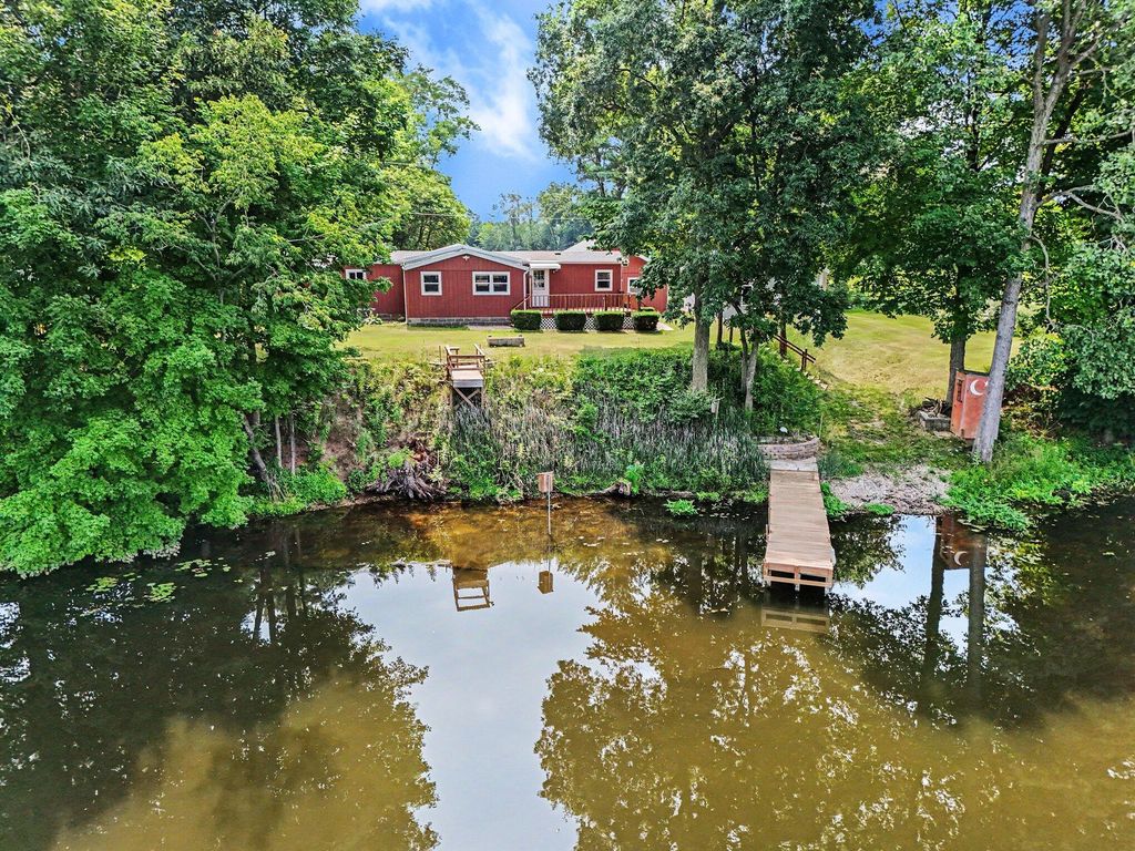 13492 Riverside Drive, Constantine township