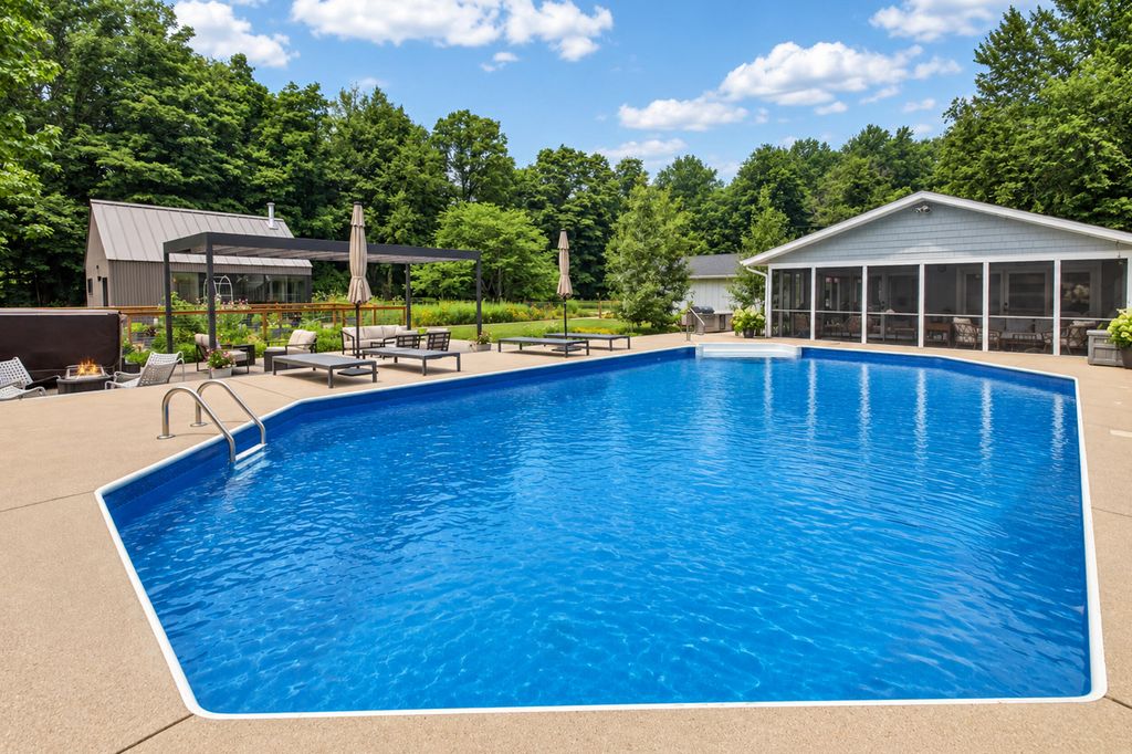 14147 Wildwood Lane, Chikaming township