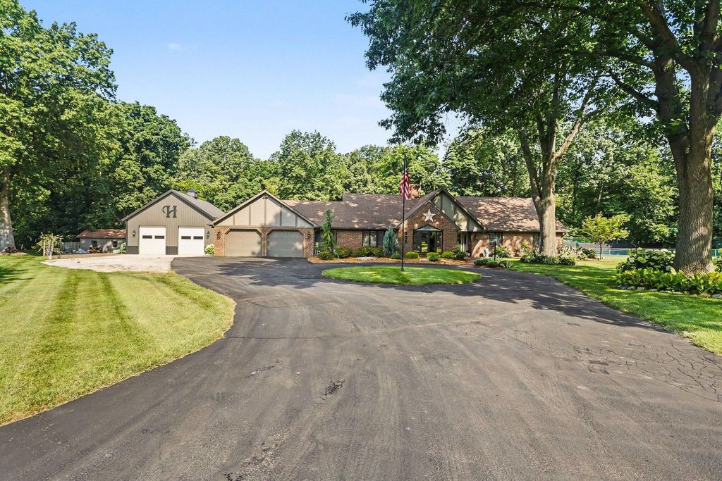 1555 Cardinal Drive, Lincoln charter township
