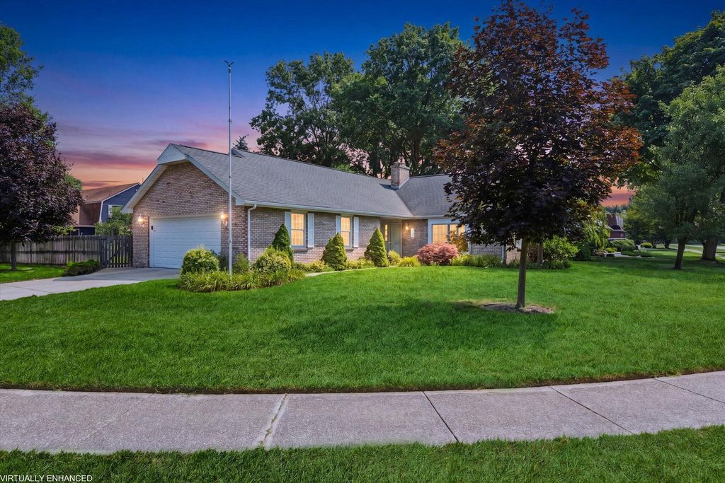 1461 Silverbrook Lane, Lincoln charter township